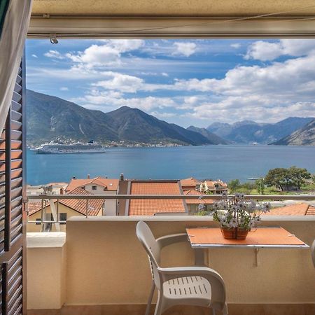 Seaside Serenity: 2-Bedroom Apartment With Boka Bay View Kotor Exterior photo