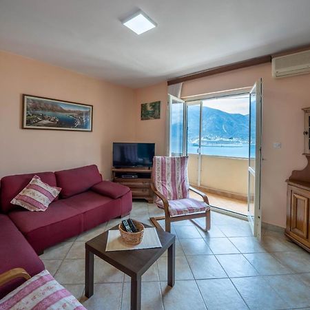 Seaside Serenity: 2-Bedroom Apartment With Boka Bay View Kotor Exterior photo