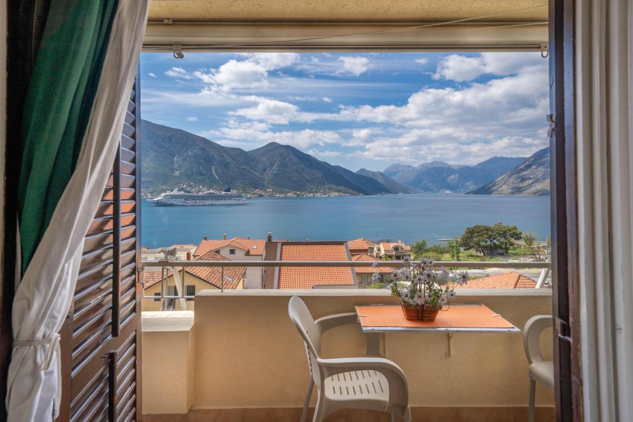 Seaside Serenity: 2-Bedroom Apartment With Boka Bay View Kotor Exterior photo