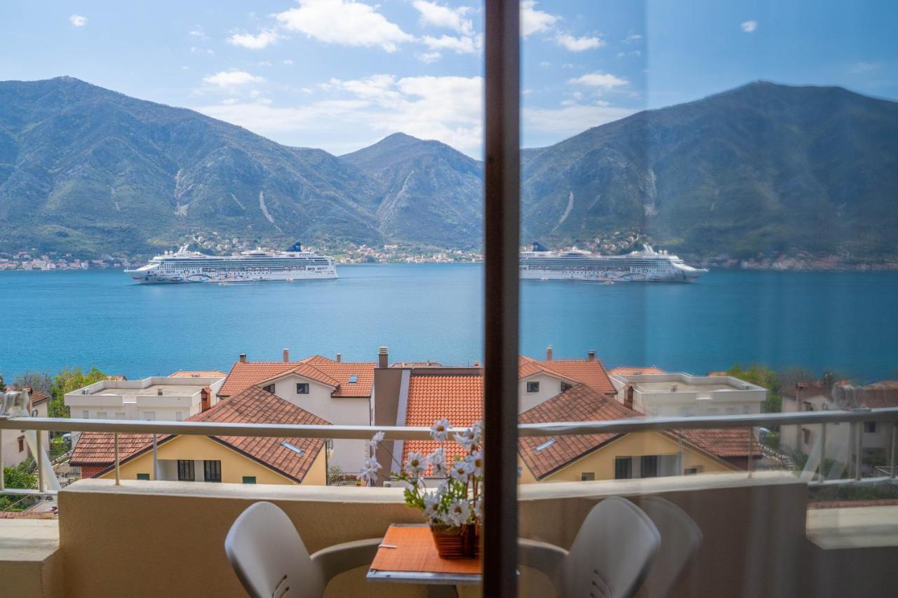 Seaside Serenity: 2-Bedroom Apartment With Boka Bay View Kotor Exterior photo