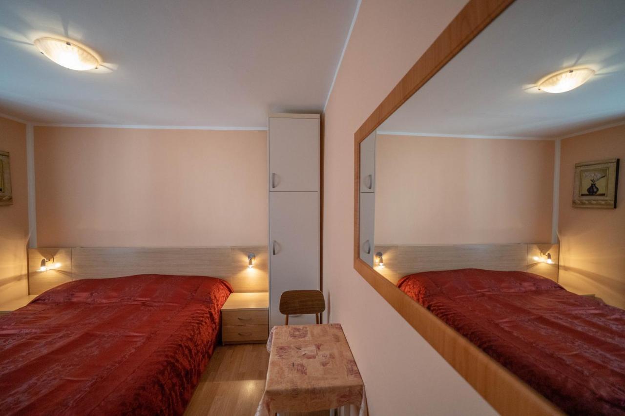 Seaside Serenity: 2-Bedroom Apartment With Boka Bay View Kotor Exterior photo